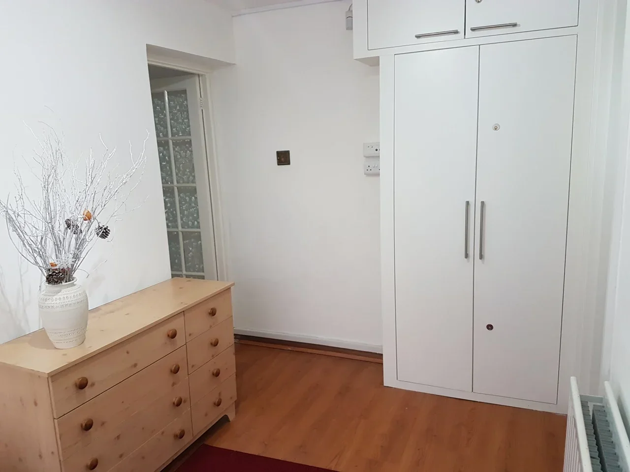 Flat Kinch Grove in Greater London