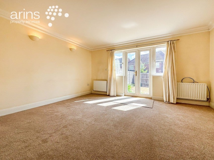 House Scobell Close in Shinfield