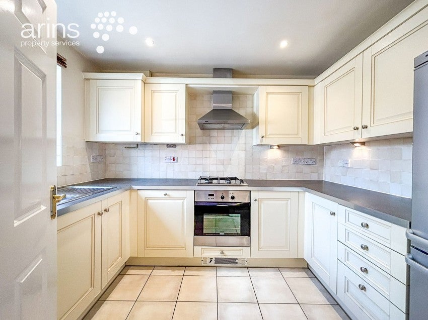 House Scobell Close in Shinfield