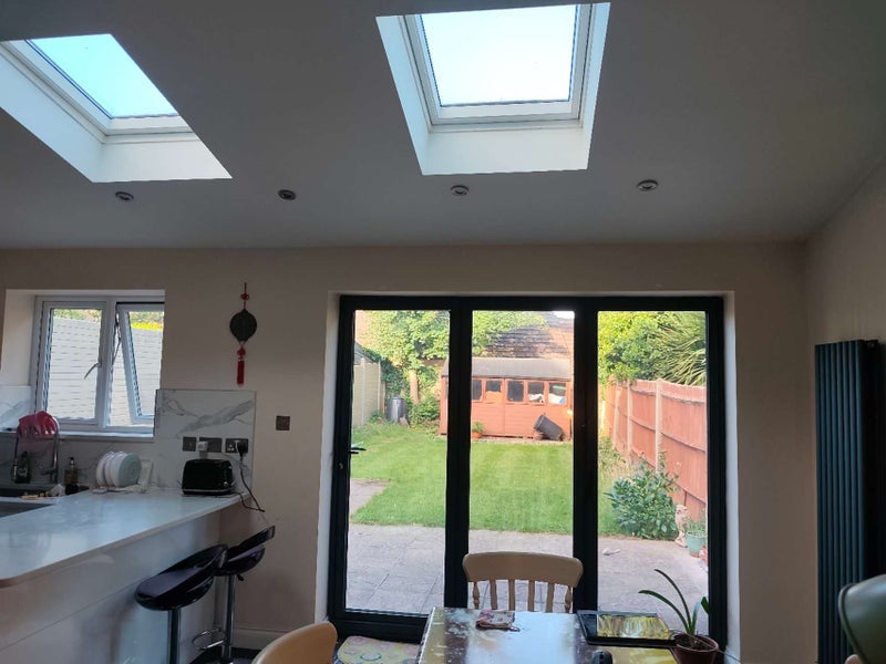 Room West Avenue in Greater London