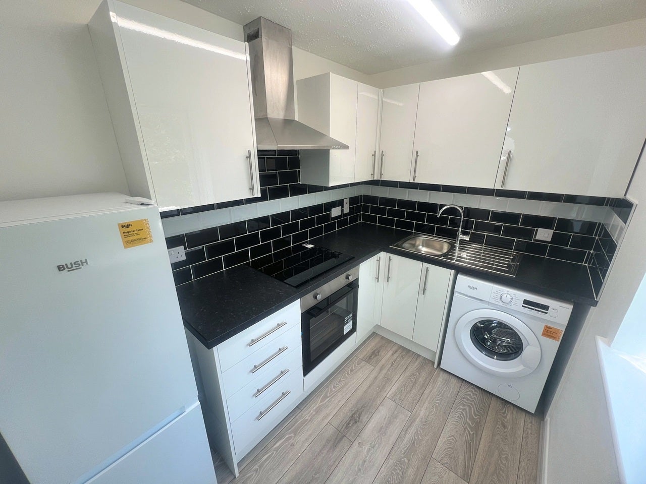 Flat Vicars Bridge Close in Greater London