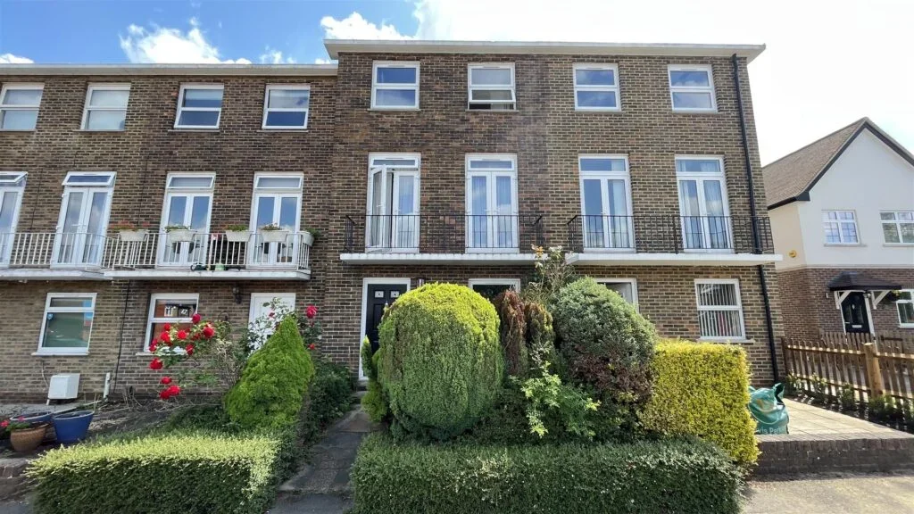 House Manor Road in Greater London