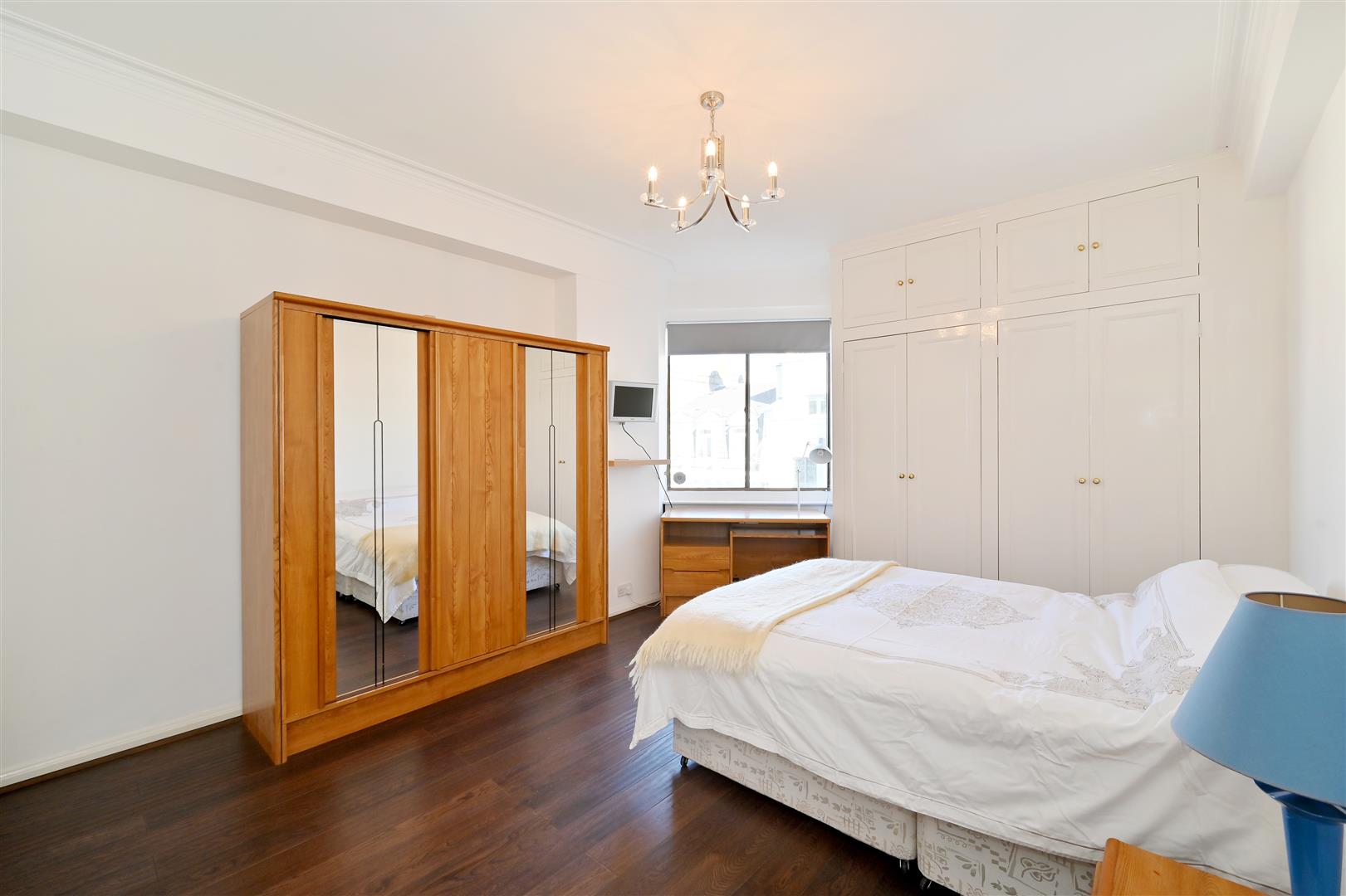 Flat Porchester Gate in London