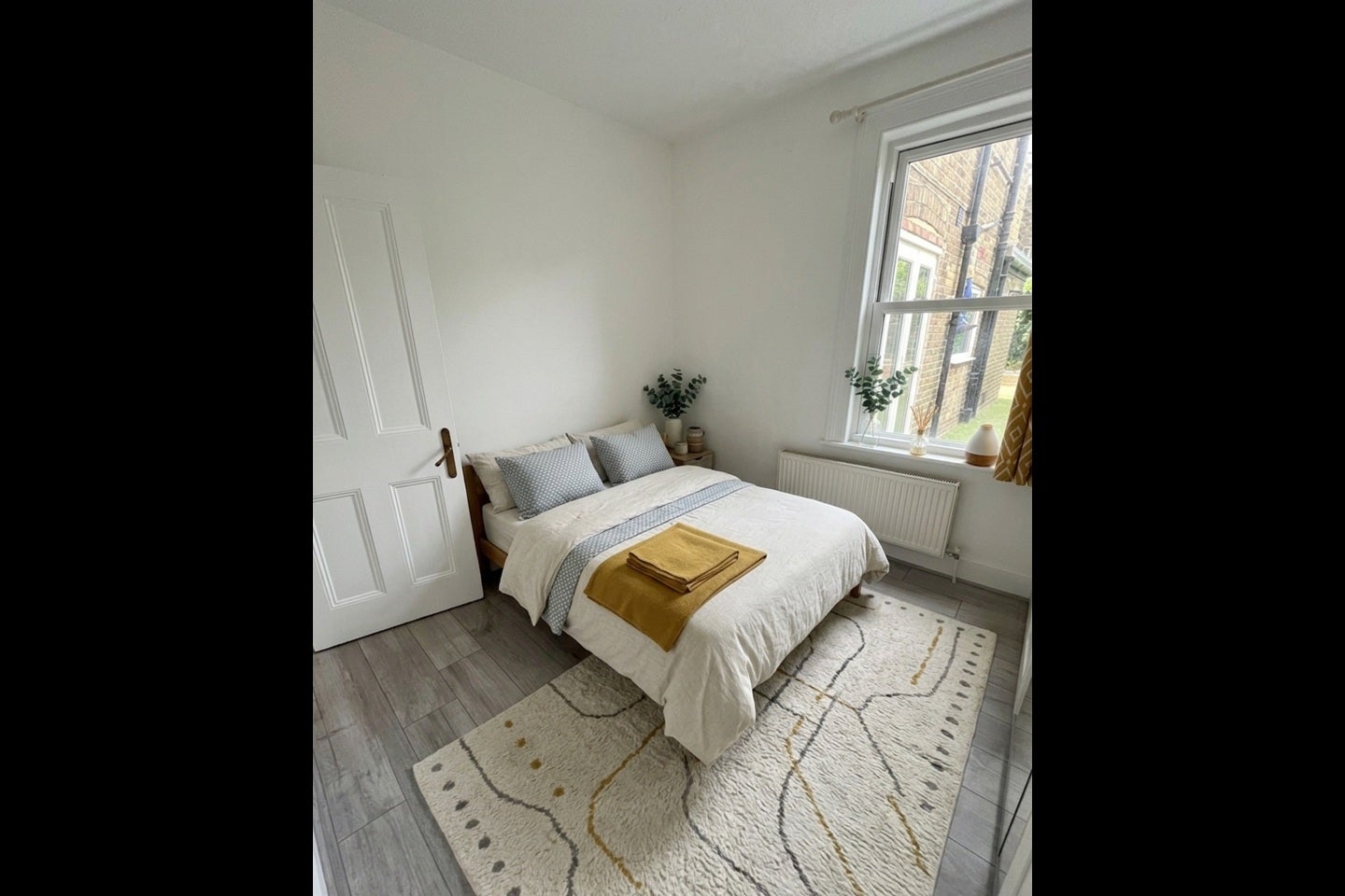 Room Silverthorne Road in Greater London