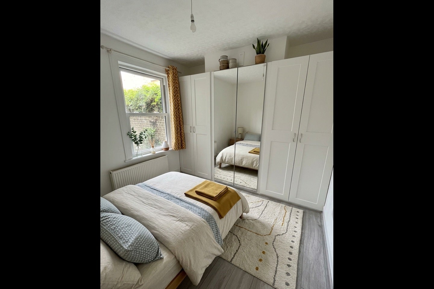 Room Silverthorne Road in Greater London