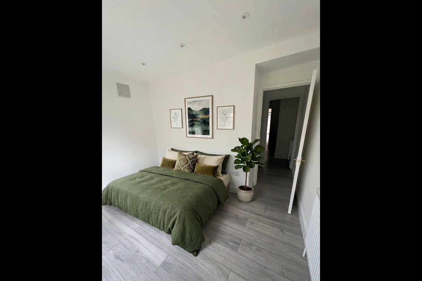 Room Silverthorne Road in Greater London