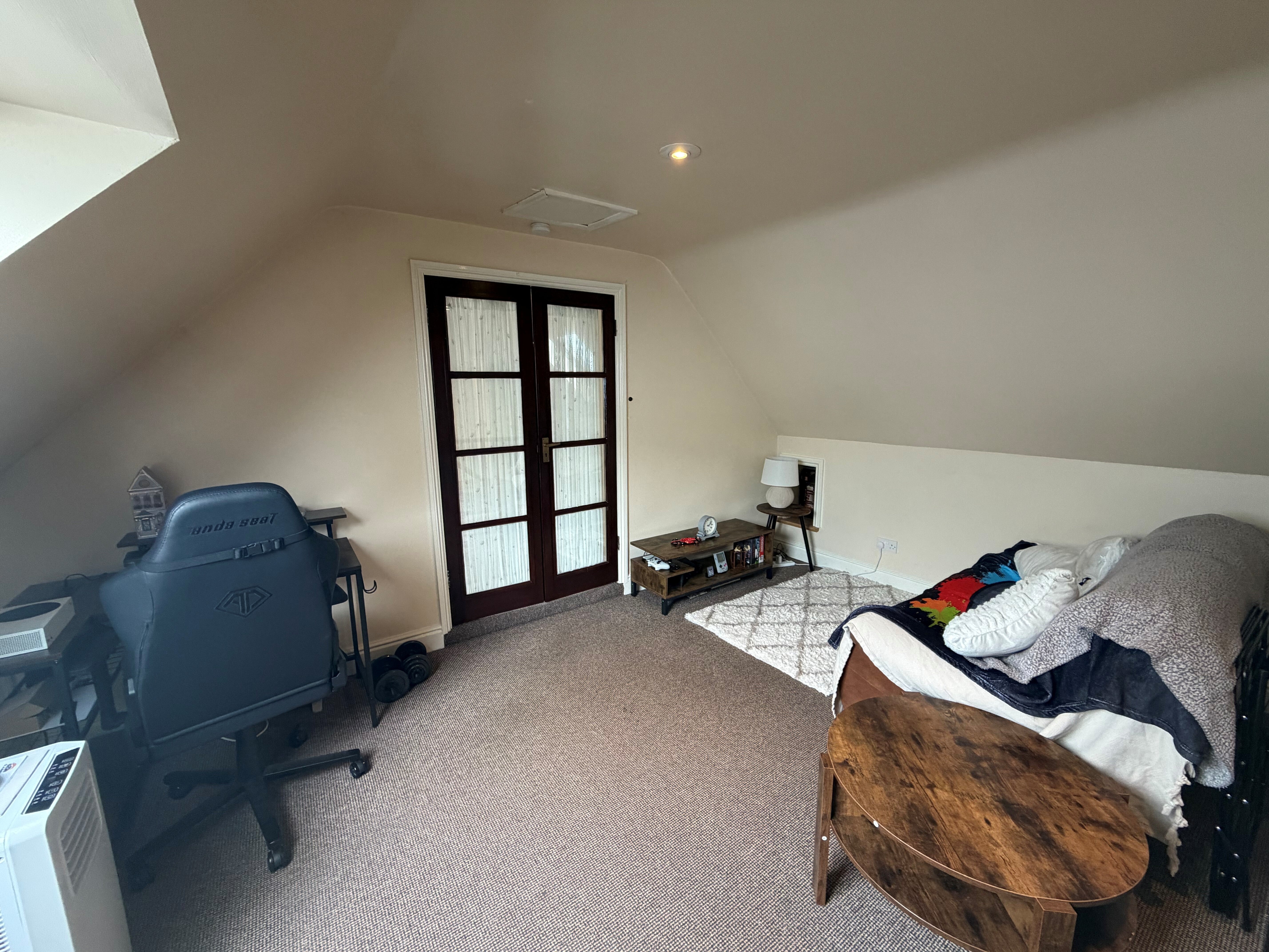 Flat Rowsham Dell in Milton Keynes