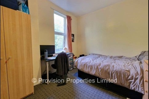 Flat Regent Park Terrace in Leeds