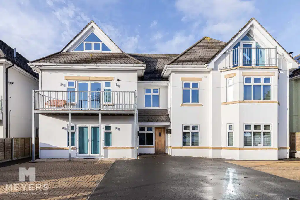 Flat Pinecliffe Avenue in Bournemouth