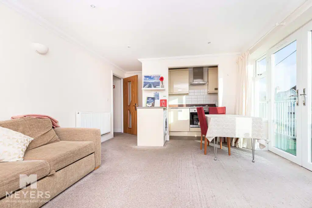 Flat Pinecliffe Avenue in Bournemouth