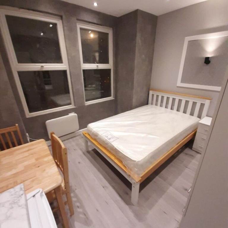 Flat Framfield Road in Greater London