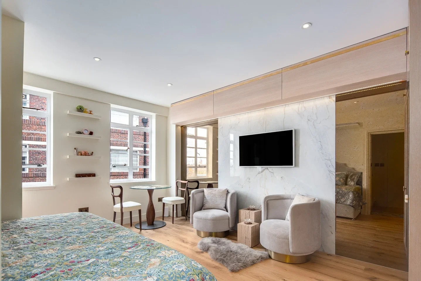 Flat Sloane Avenue in Greater London