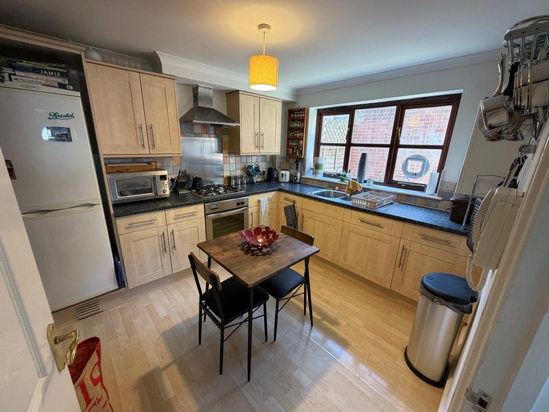 Room Sommerville Road South in Bristol