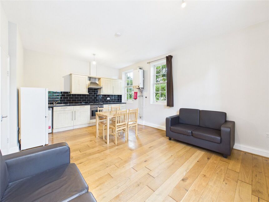 Flat Grosvenor Park Road in Greater London