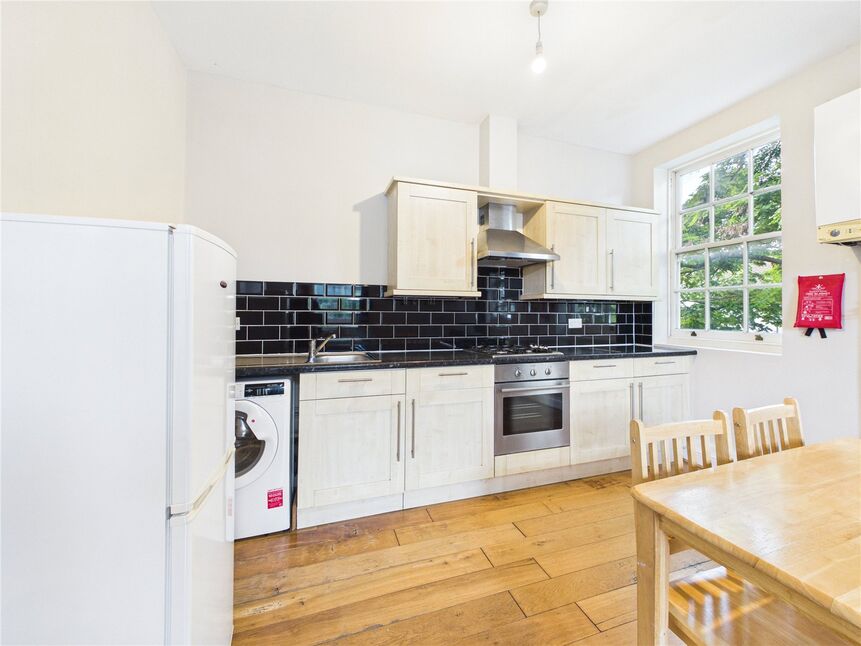 Flat Grosvenor Park Road in Greater London