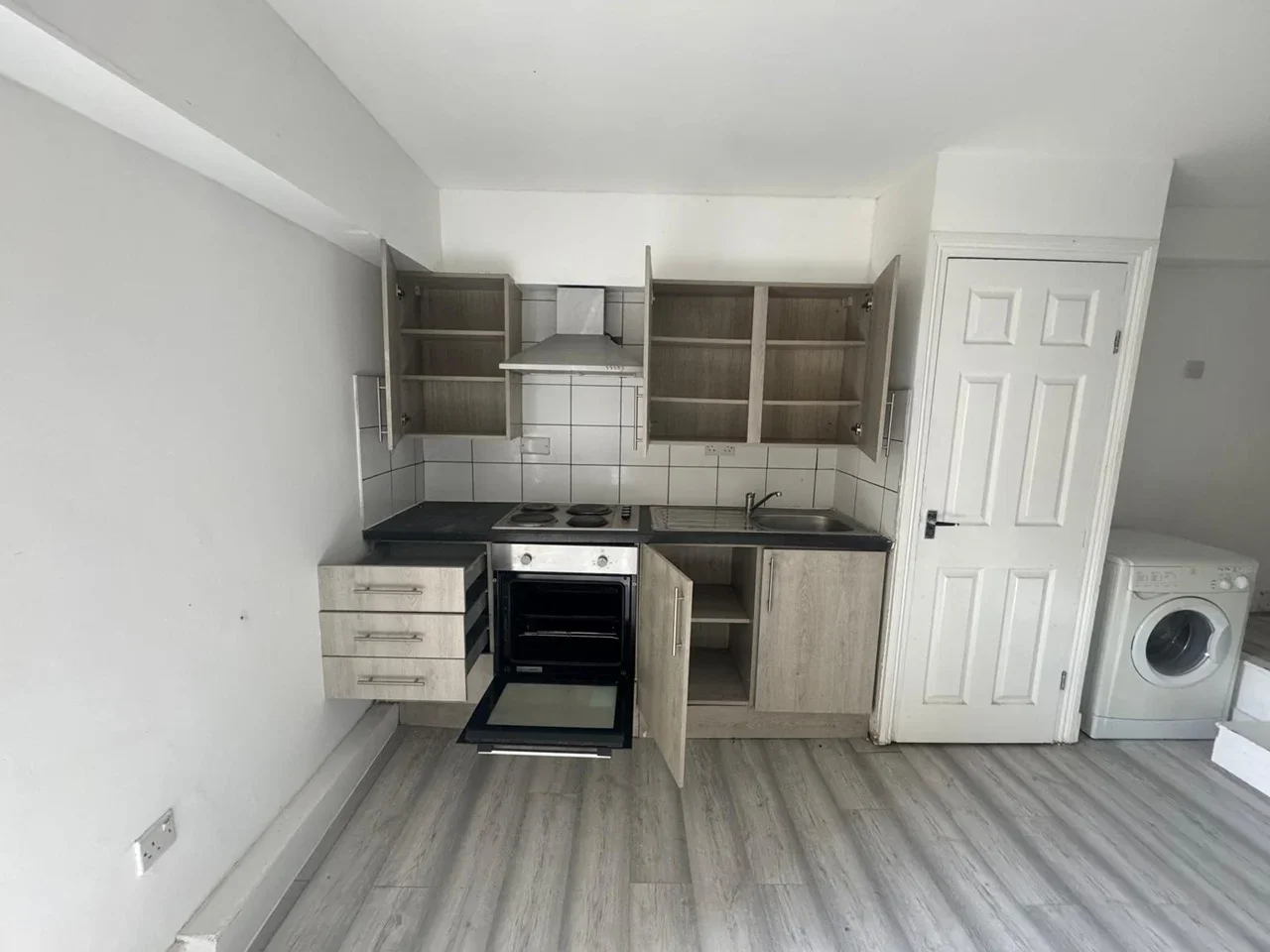 Flat Ilford Lane in Greater London