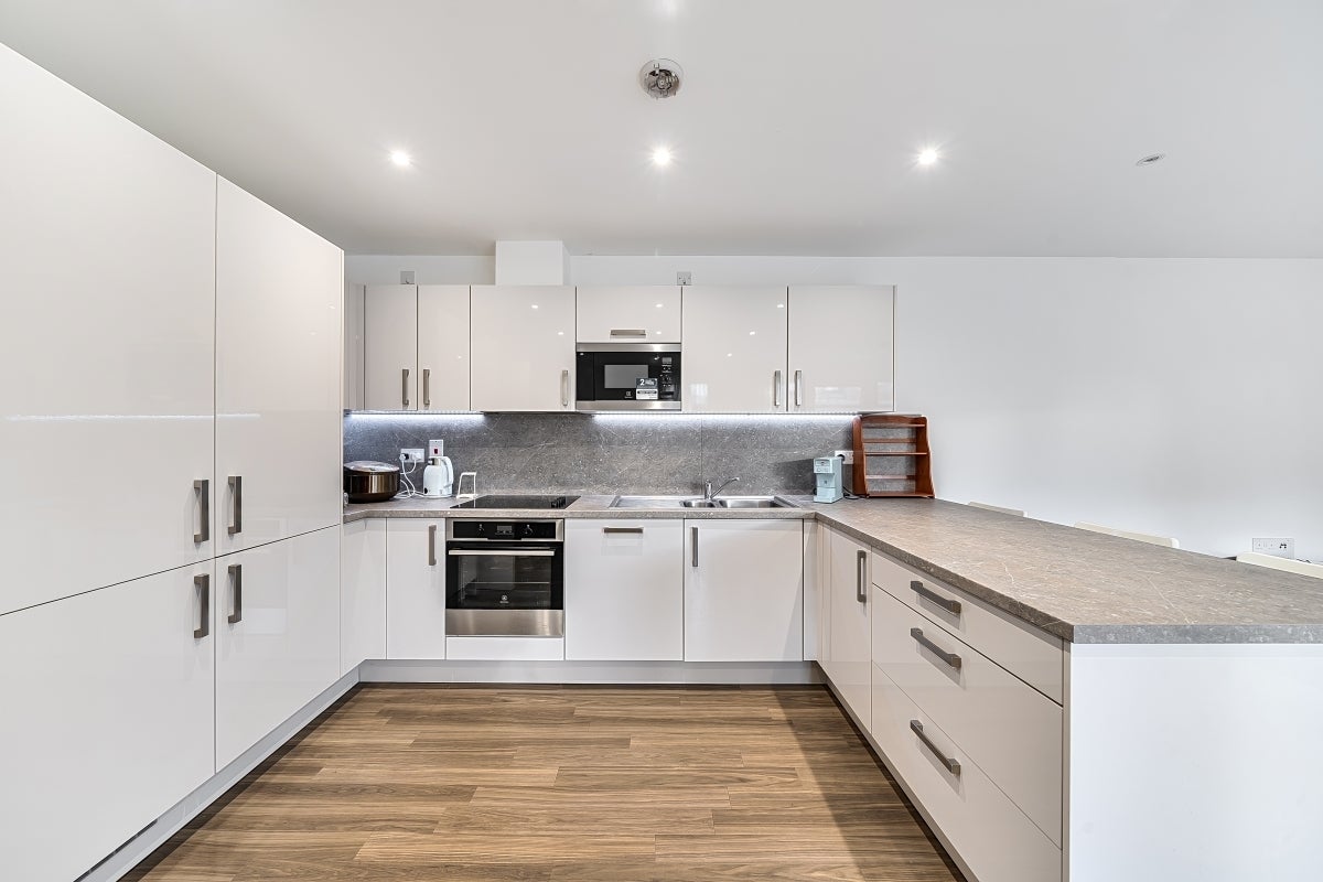 House Farnsworth Drive in Greater London