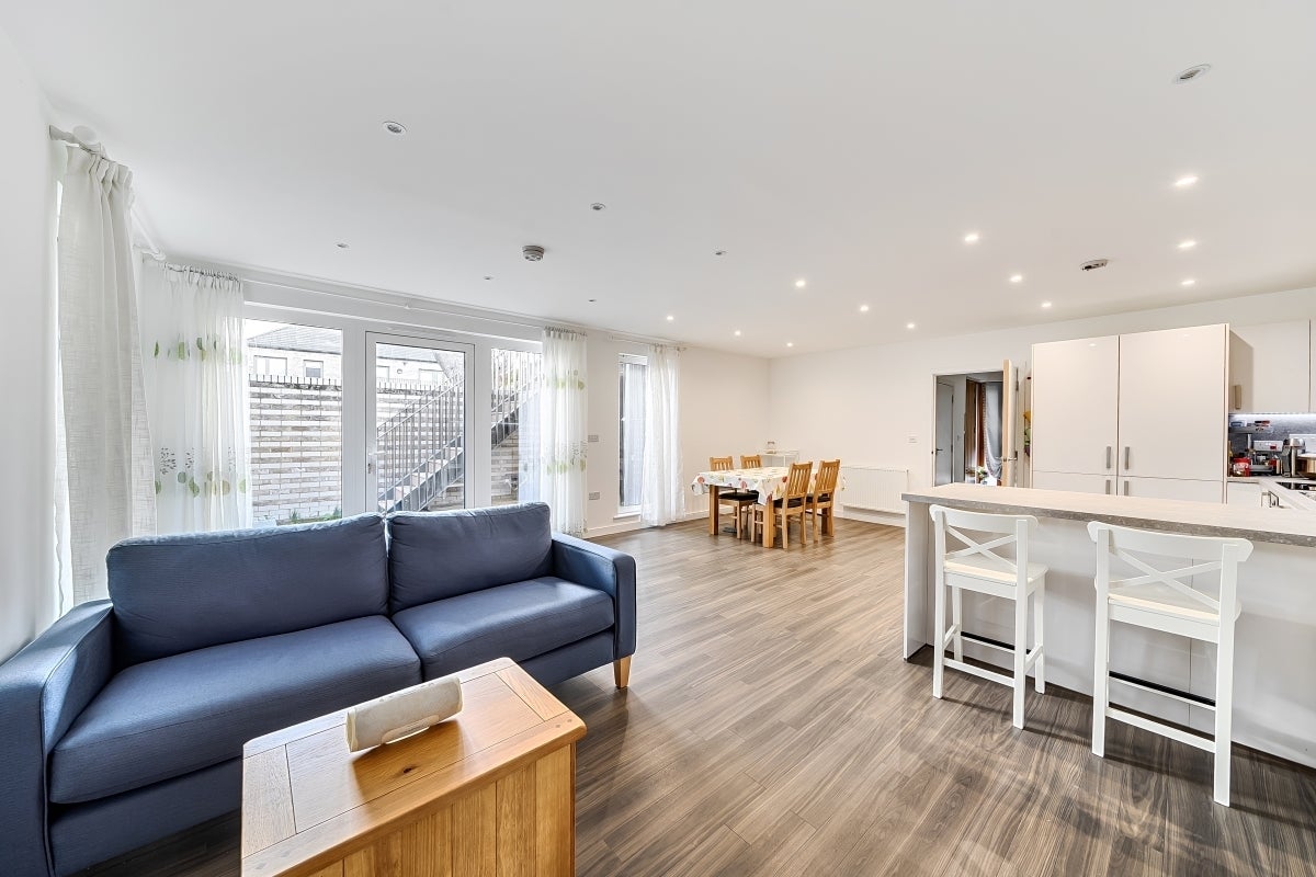 House Farnsworth Drive in Greater London