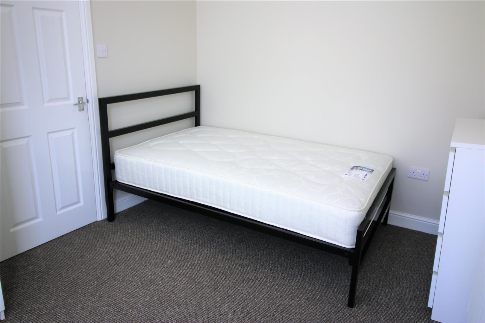 Room Ullswater Road in Lancaster