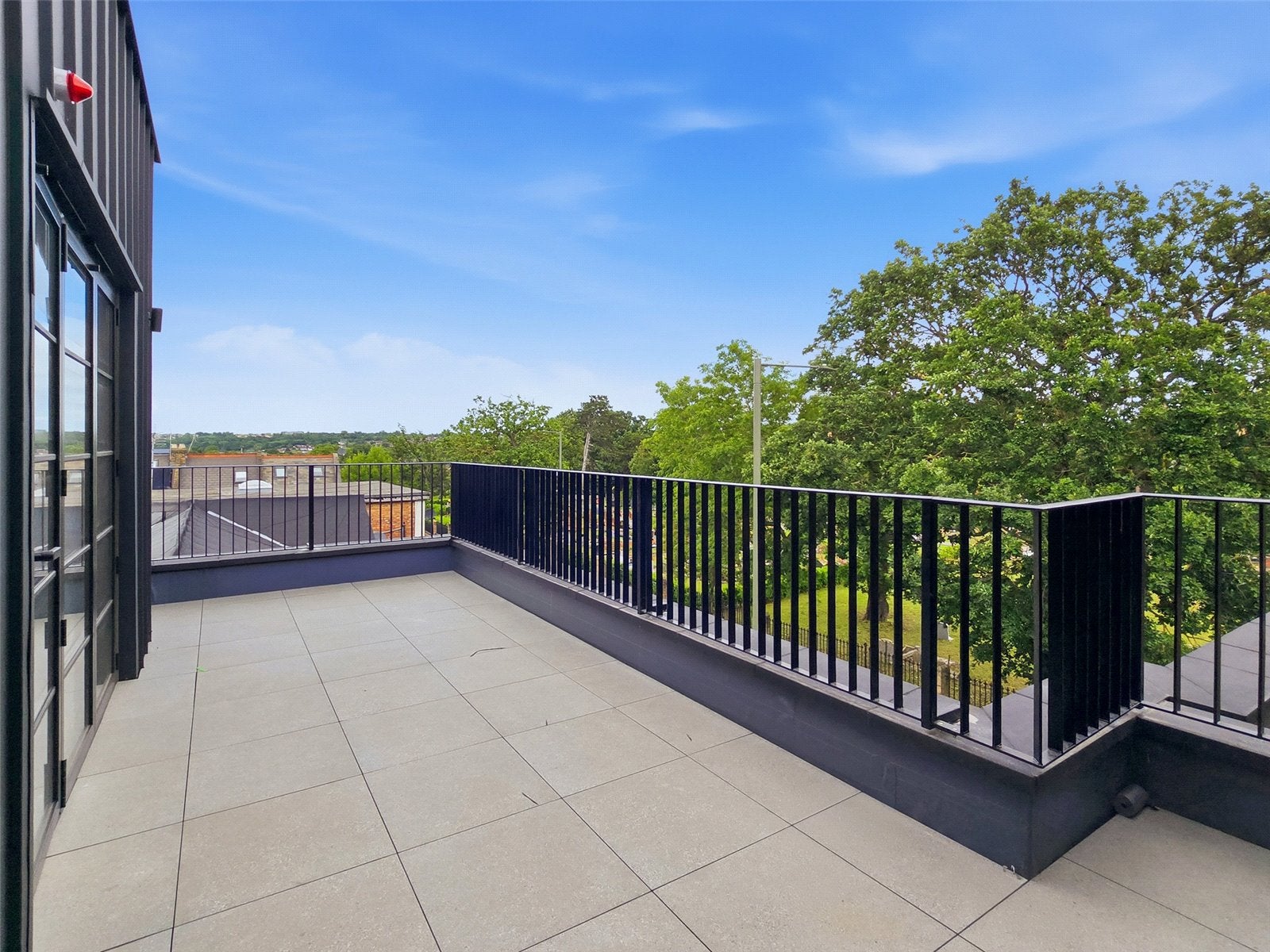 Flat Brunswick Park Road in Greater London