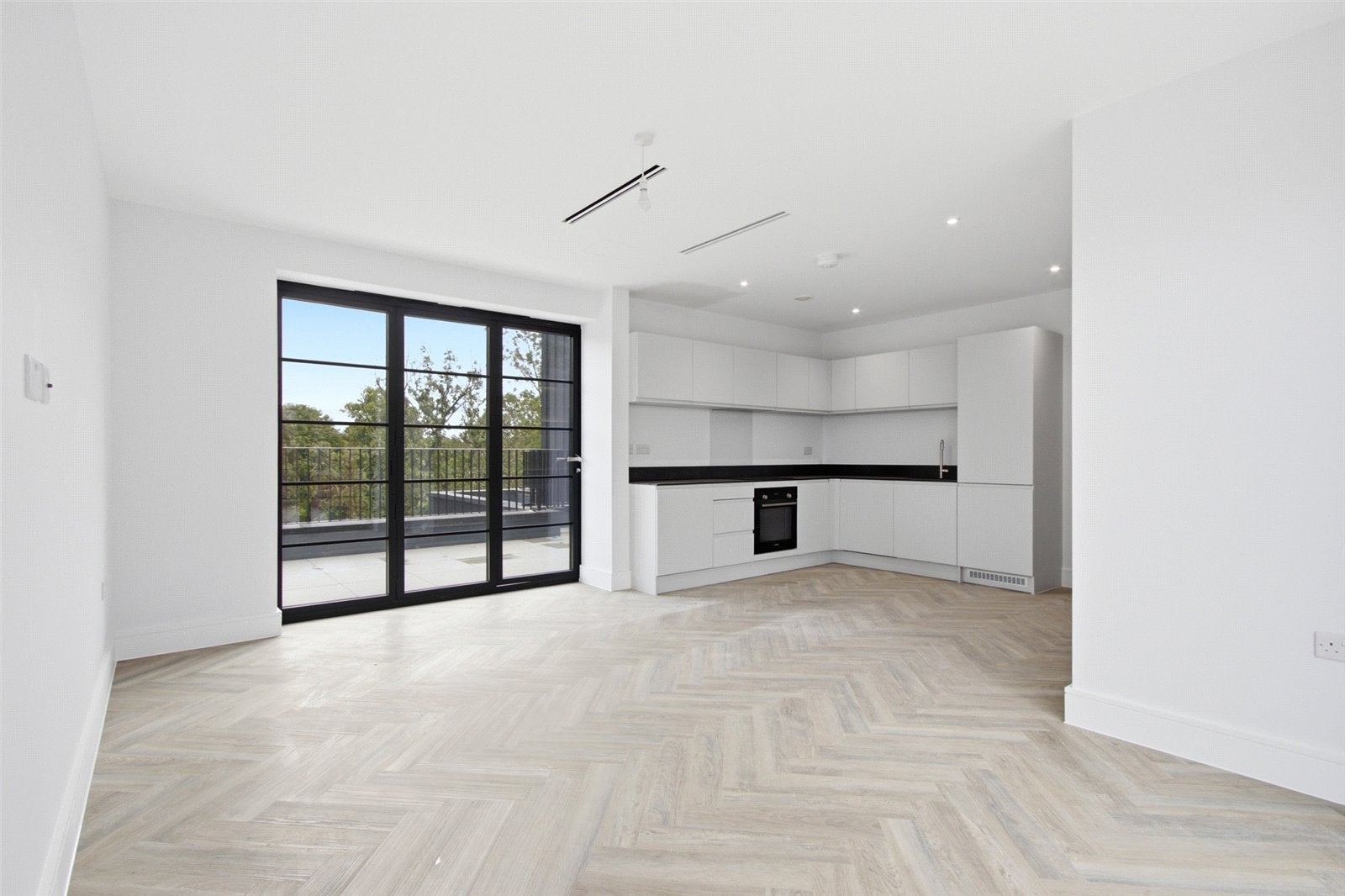 Flat Brunswick Park Road in Greater London