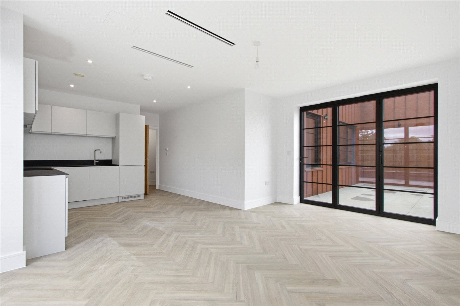 Flat Brunswick Park Road in Greater London