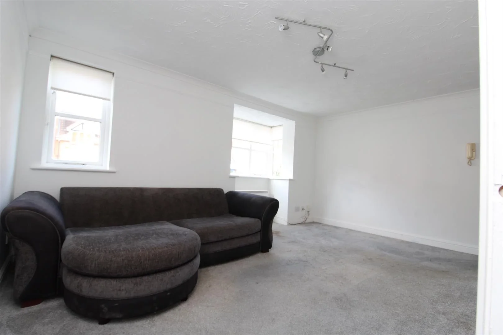 Flat Redwood Gardens in Greater London
