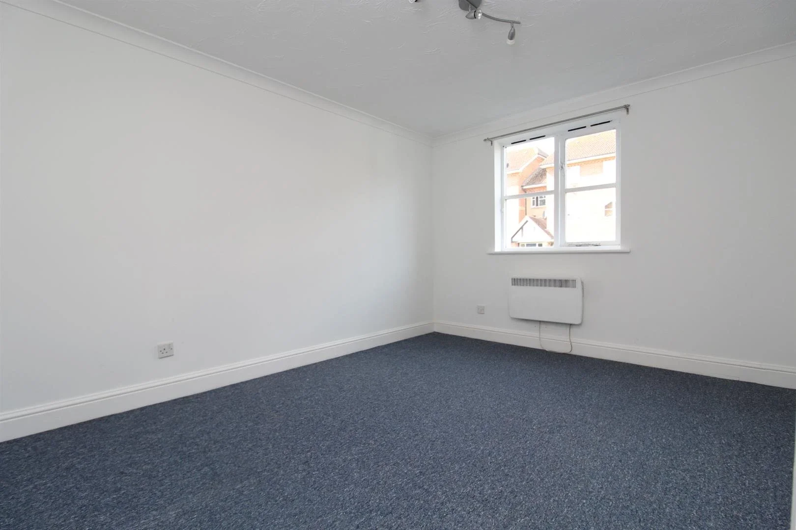 Flat Redwood Gardens in Greater London