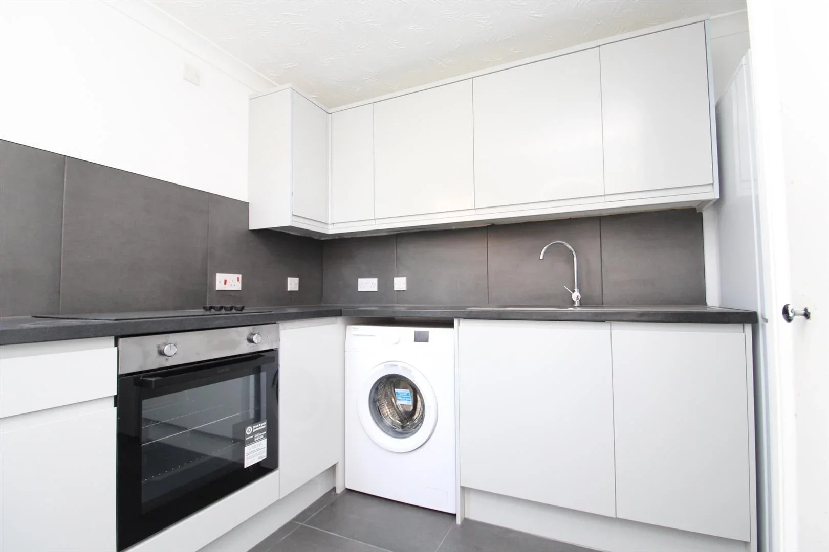 Flat Redwood Gardens in Greater London