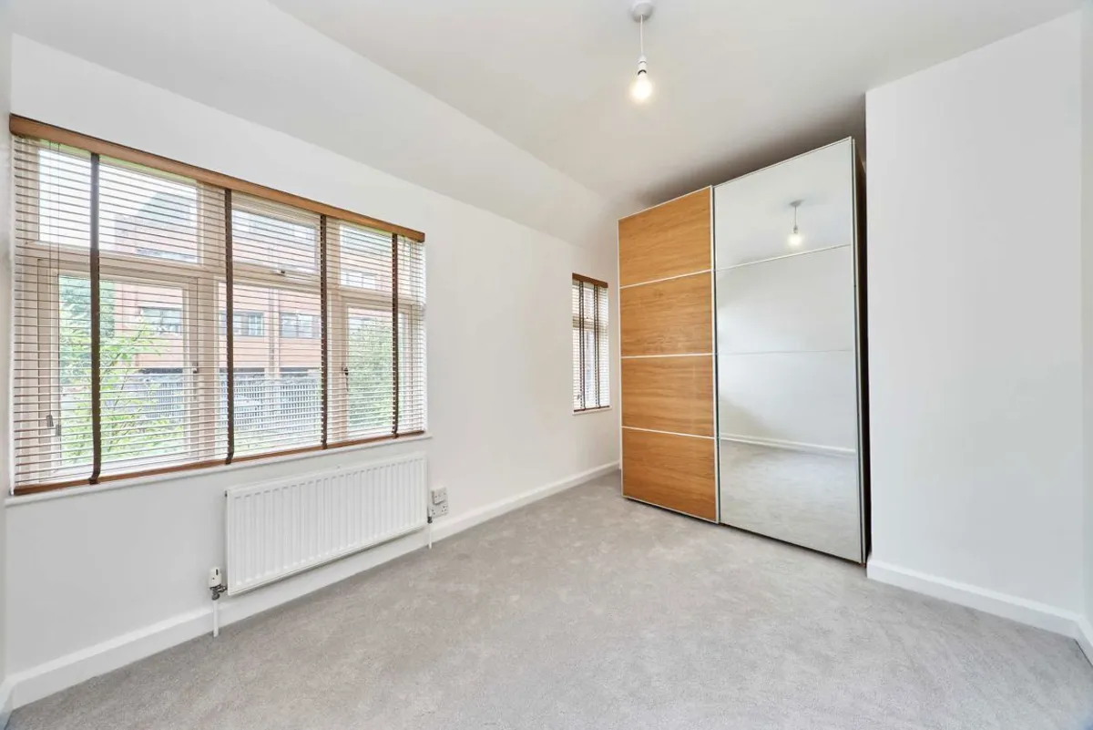 House Hopton Road in Greater London
