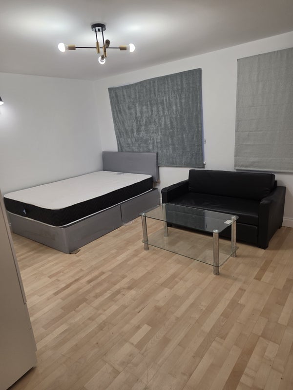 Room Vincent Close in Greater London