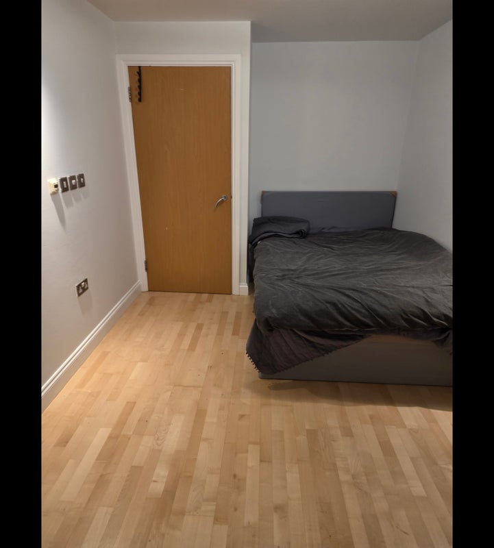 Room Vincent Close in Greater London