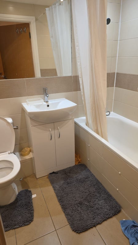 Room Vincent Close in Greater London