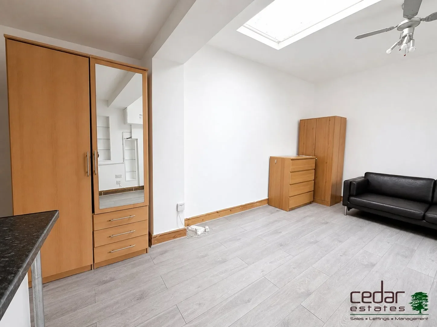 Flat Blackburn Road in Greater London
