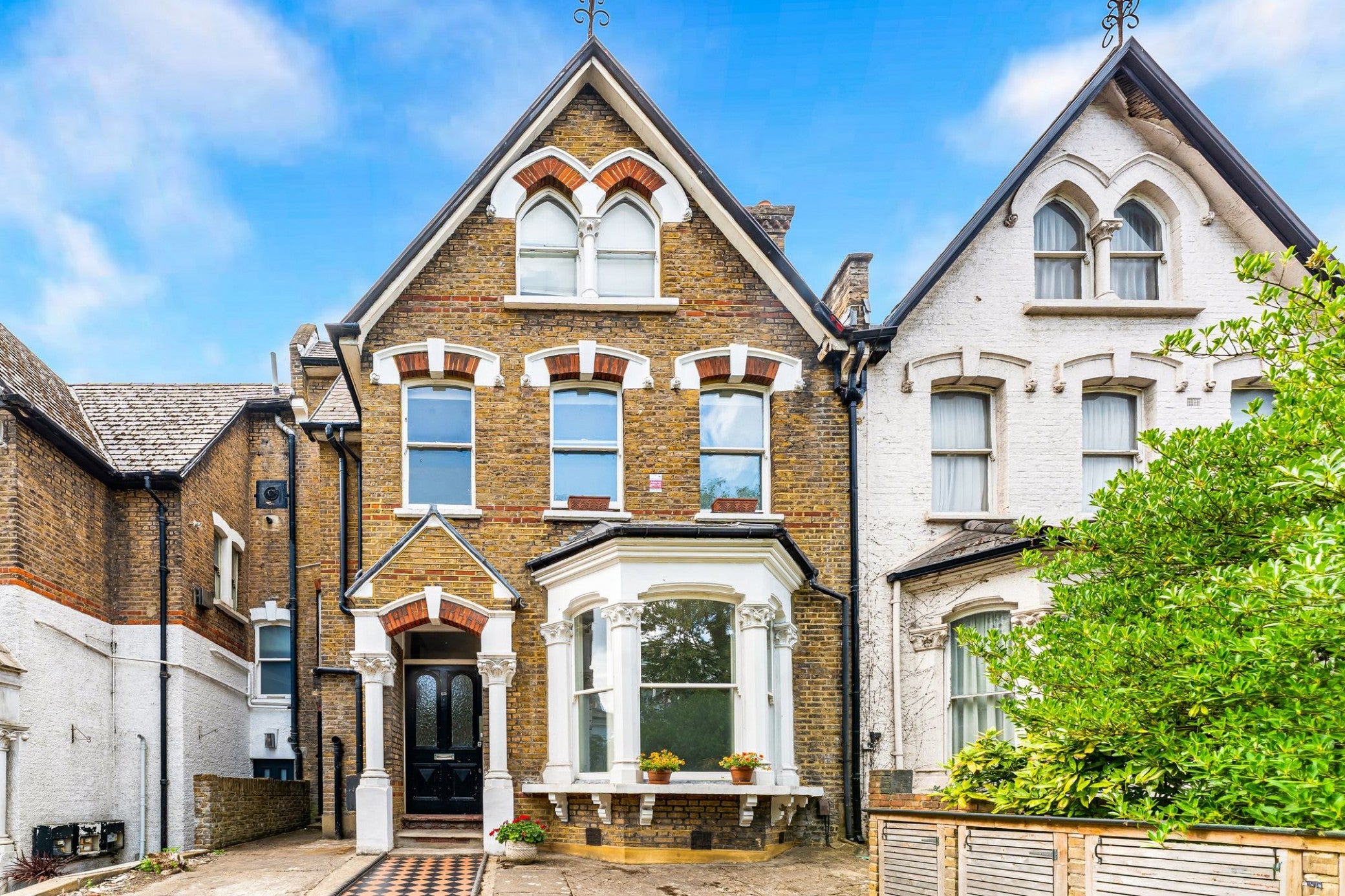 Flat Shaftesbury Road in Greater London