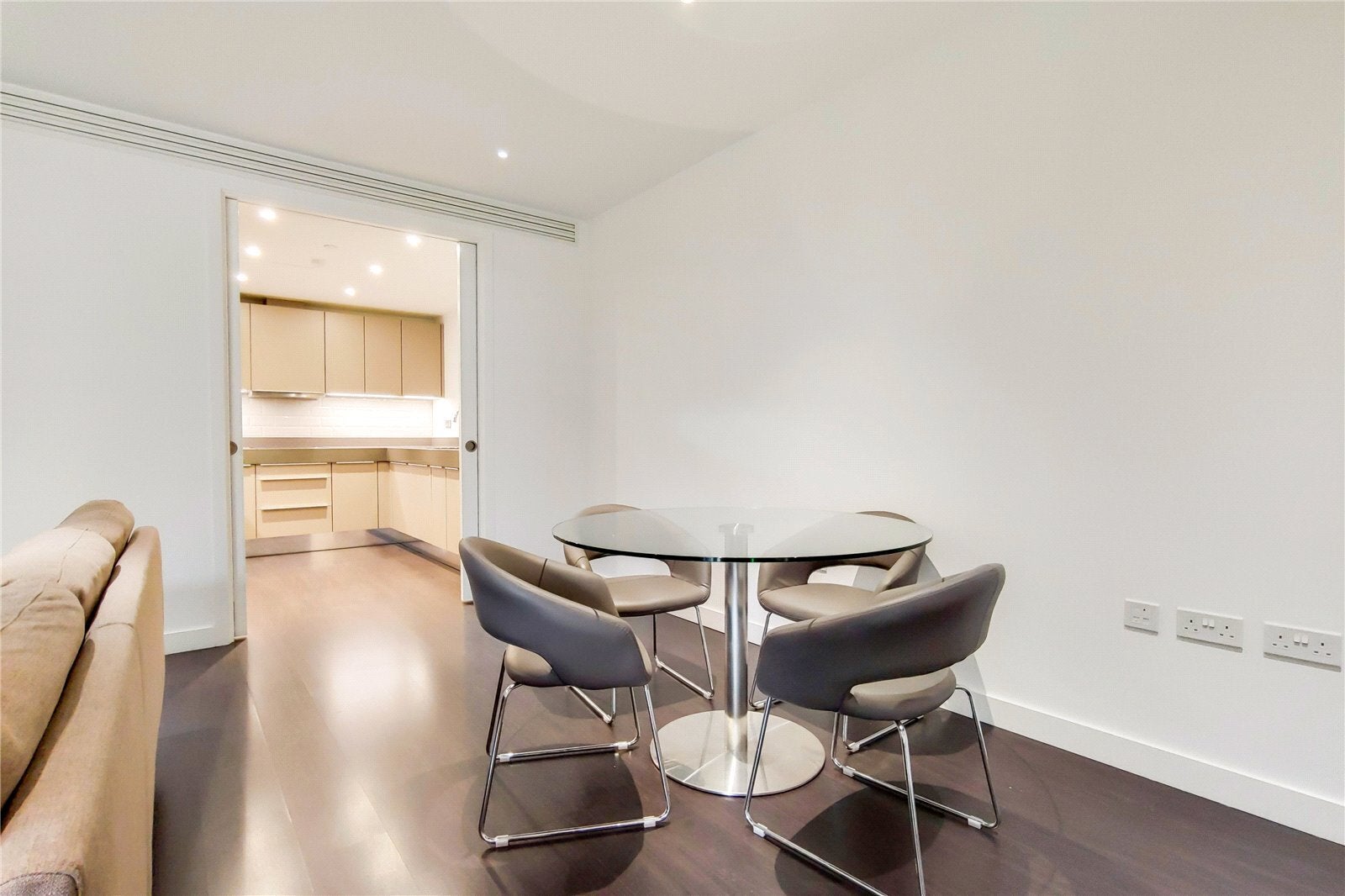 Flat Alie Street in Greater London