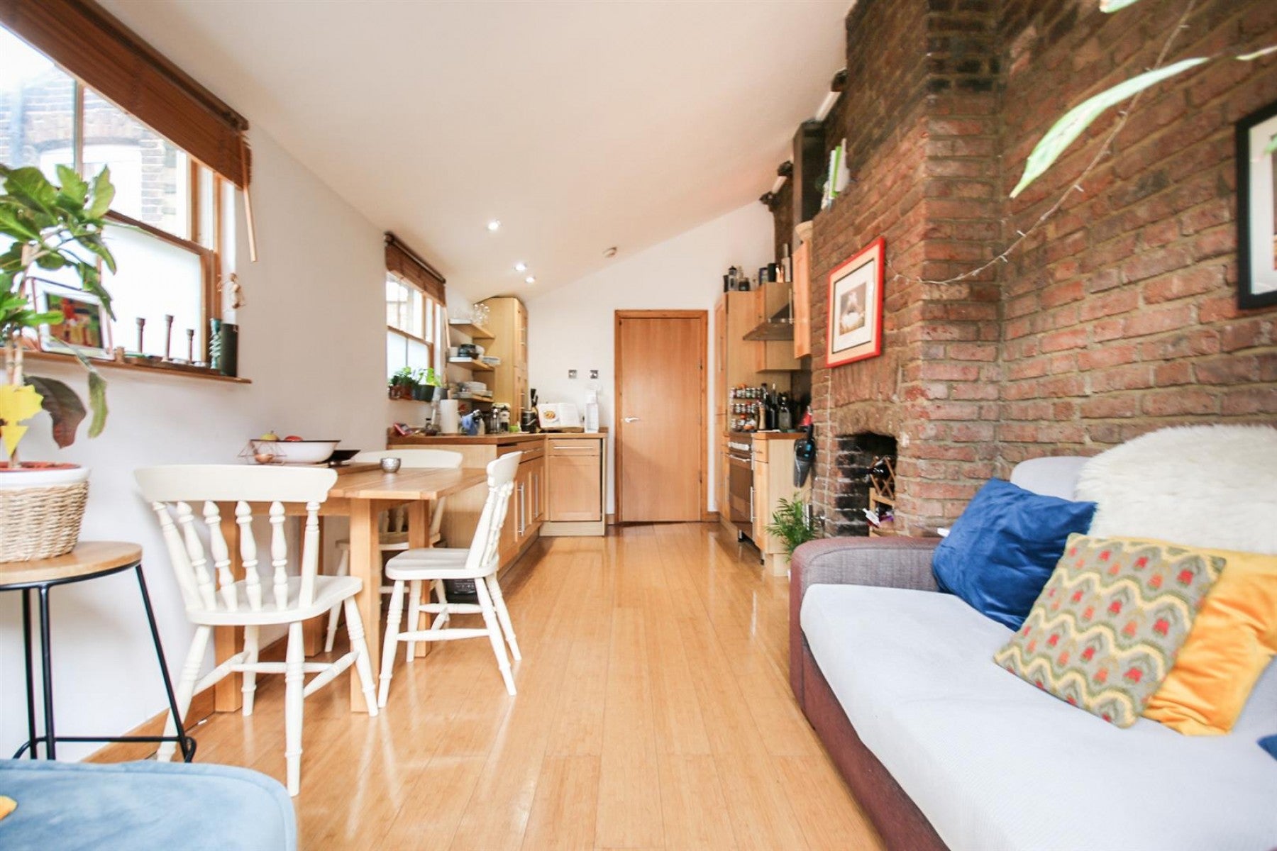 Flat Blackstock Road in Greater London