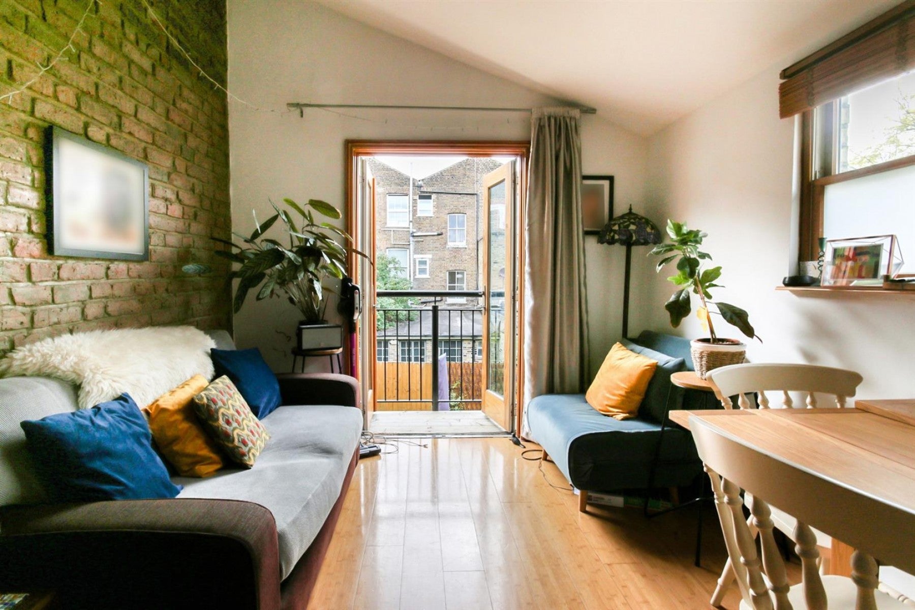 Flat Blackstock Road in Greater London