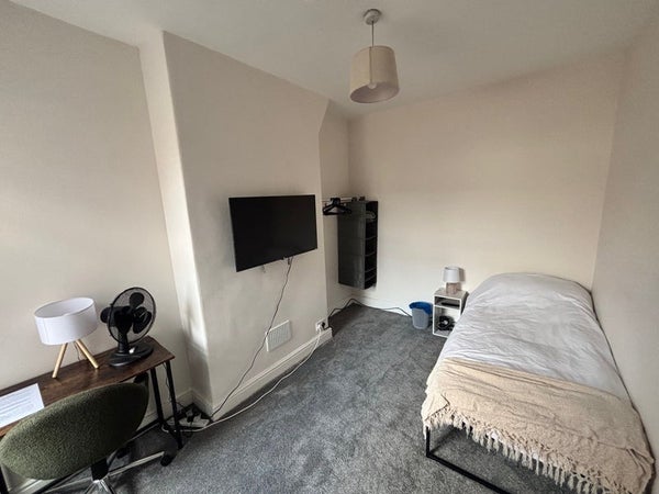 Room Cowesby Street in Manchester