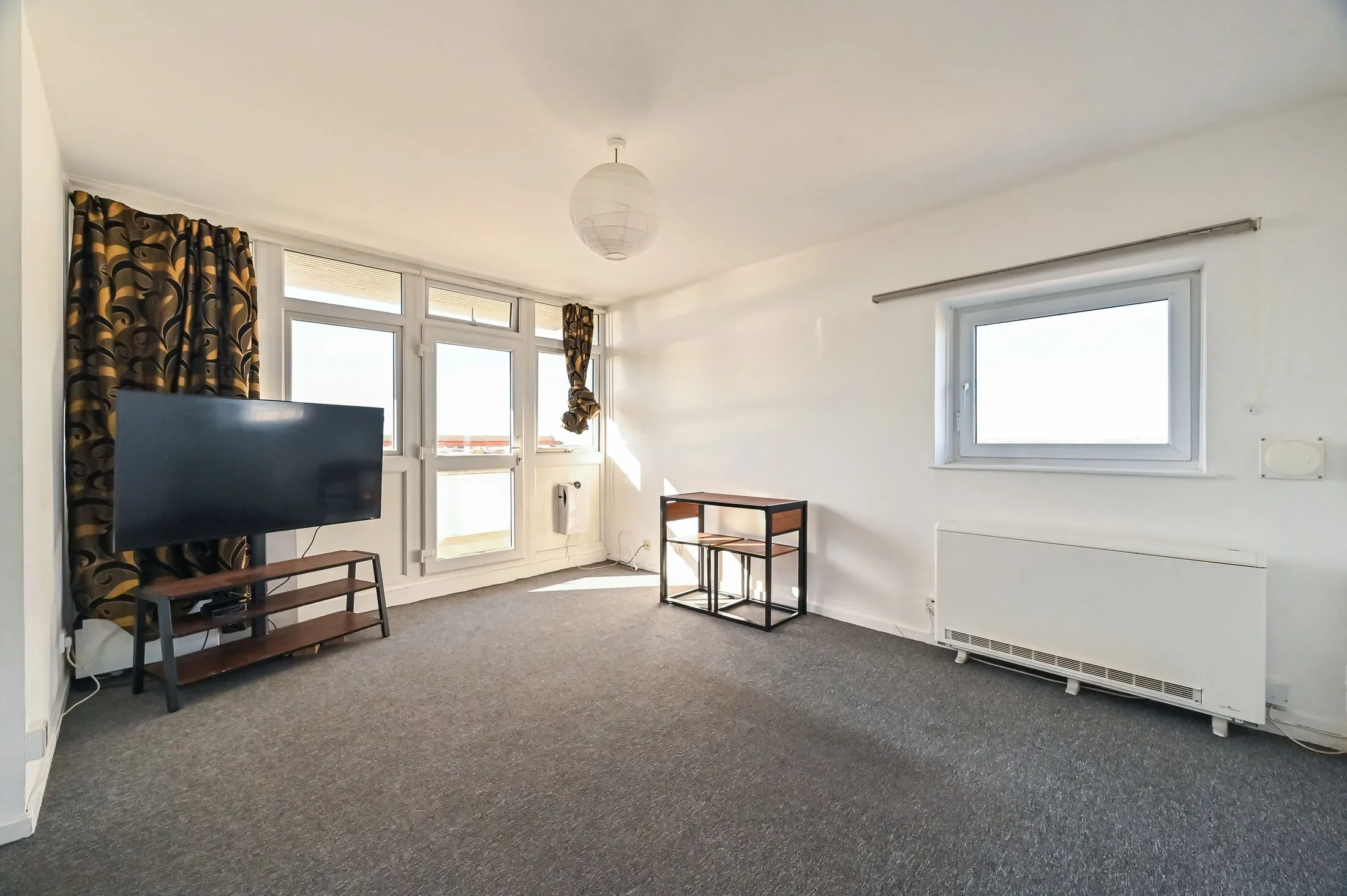 Flat Roebourne Way in Greater London
