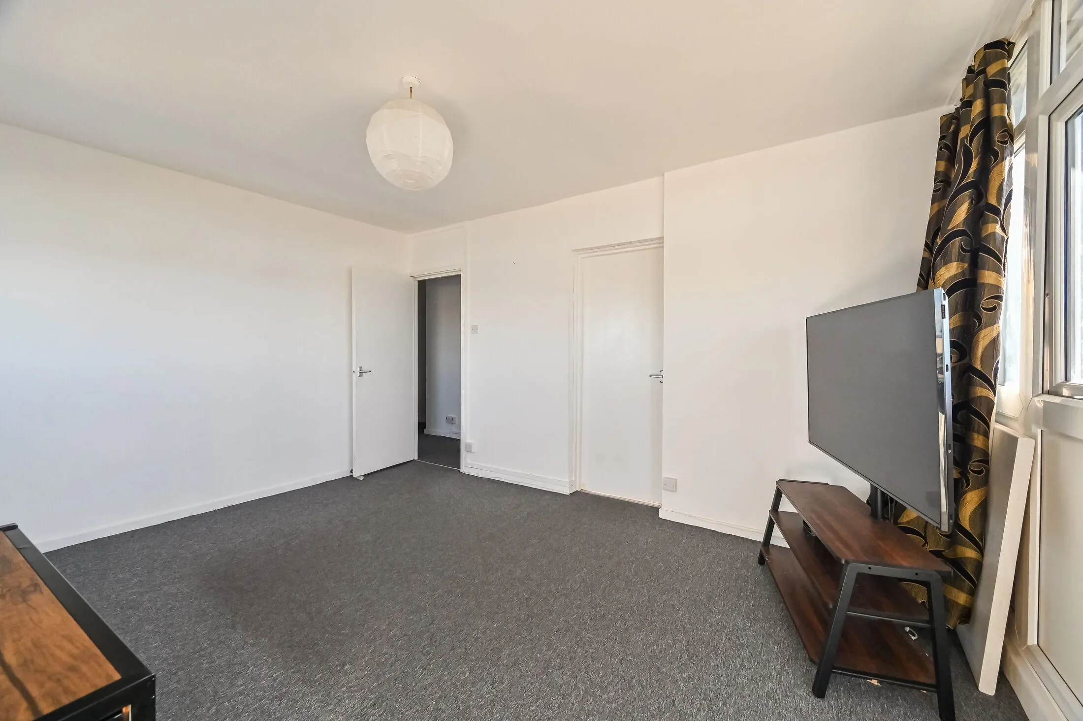 Flat Roebourne Way in Greater London
