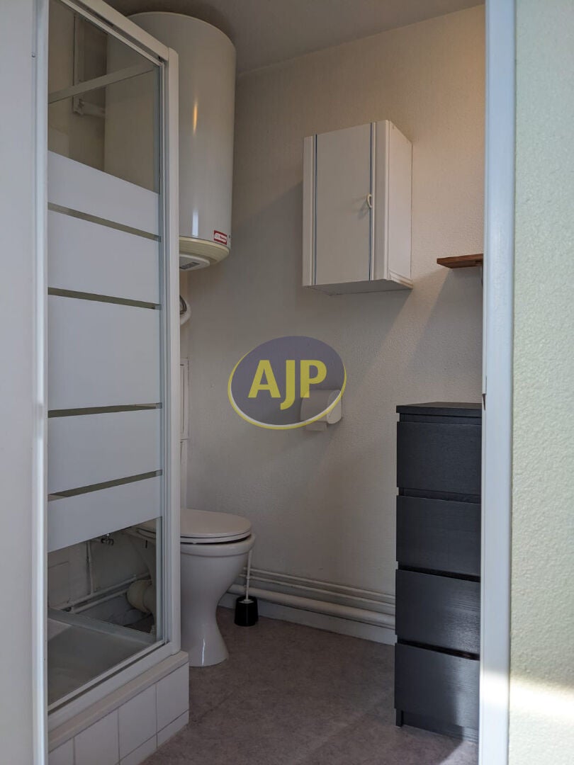 Room Route de la Fontbrune in Cours-de-Pile