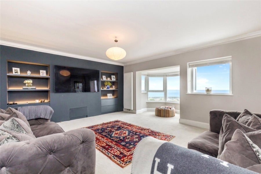 Flat The Cliff in Roedean
