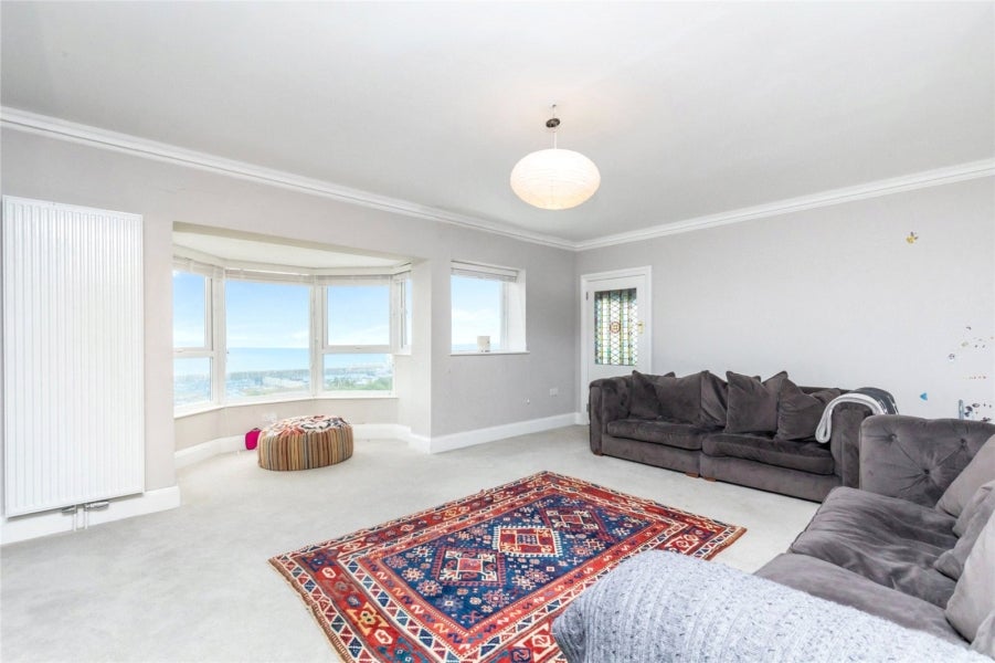 Flat The Cliff in Roedean