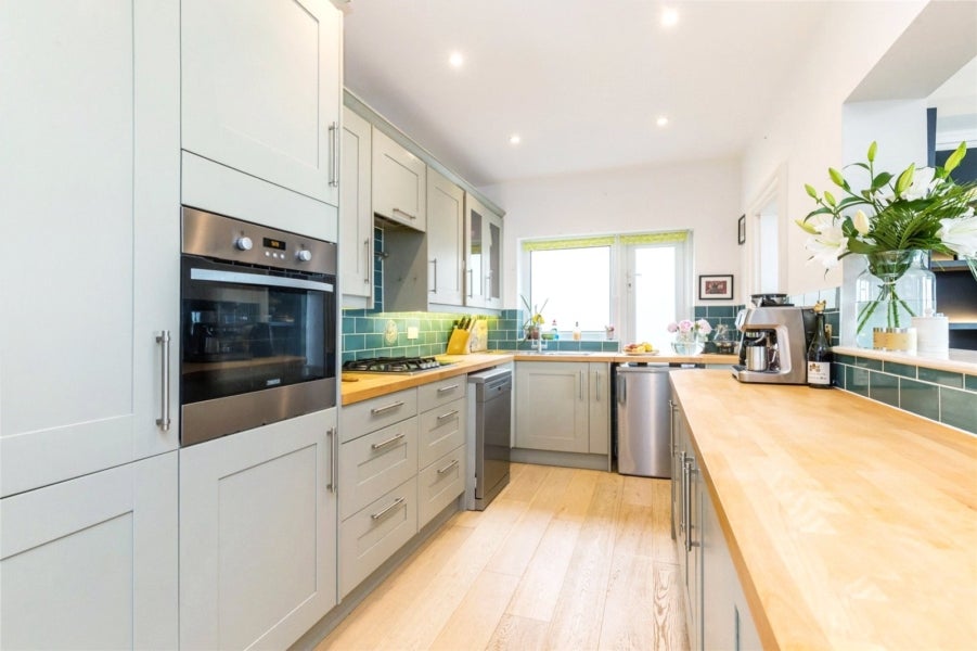 Flat The Cliff in Roedean