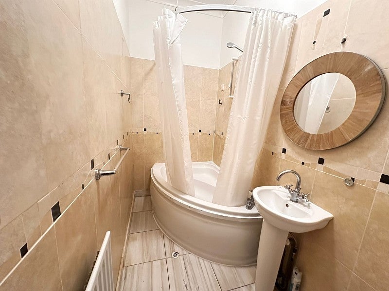 Flat Stockwell Road in Greater London