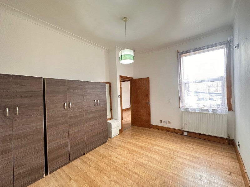 Flat Stockwell Road in Greater London
