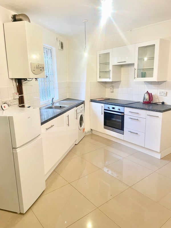 Flat Ladbroke Grove in Greater London