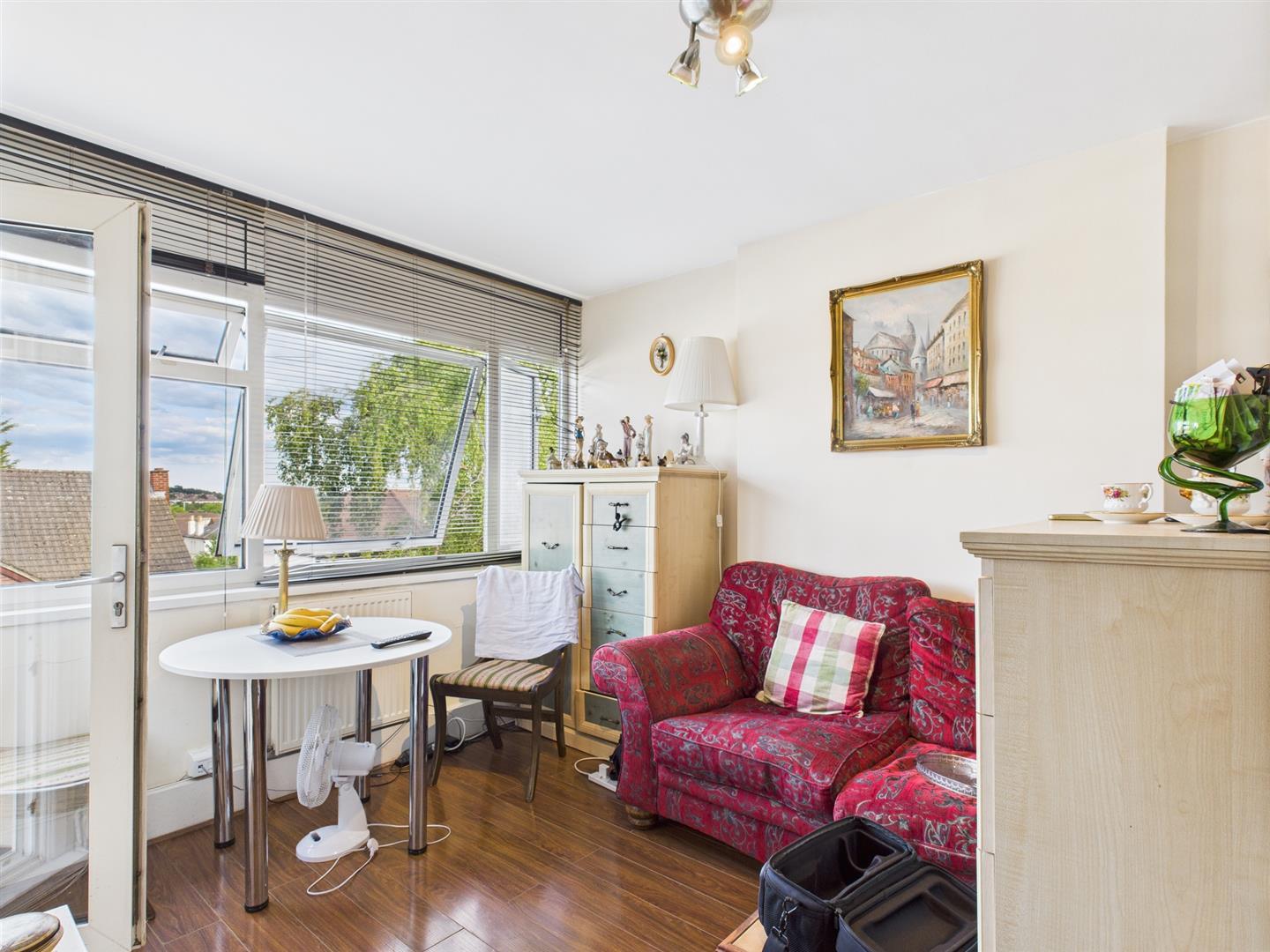 Flat Prospect Road in Greater London