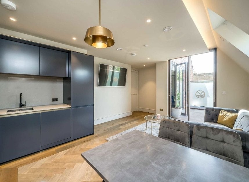 Flat Edith Row in Greater London